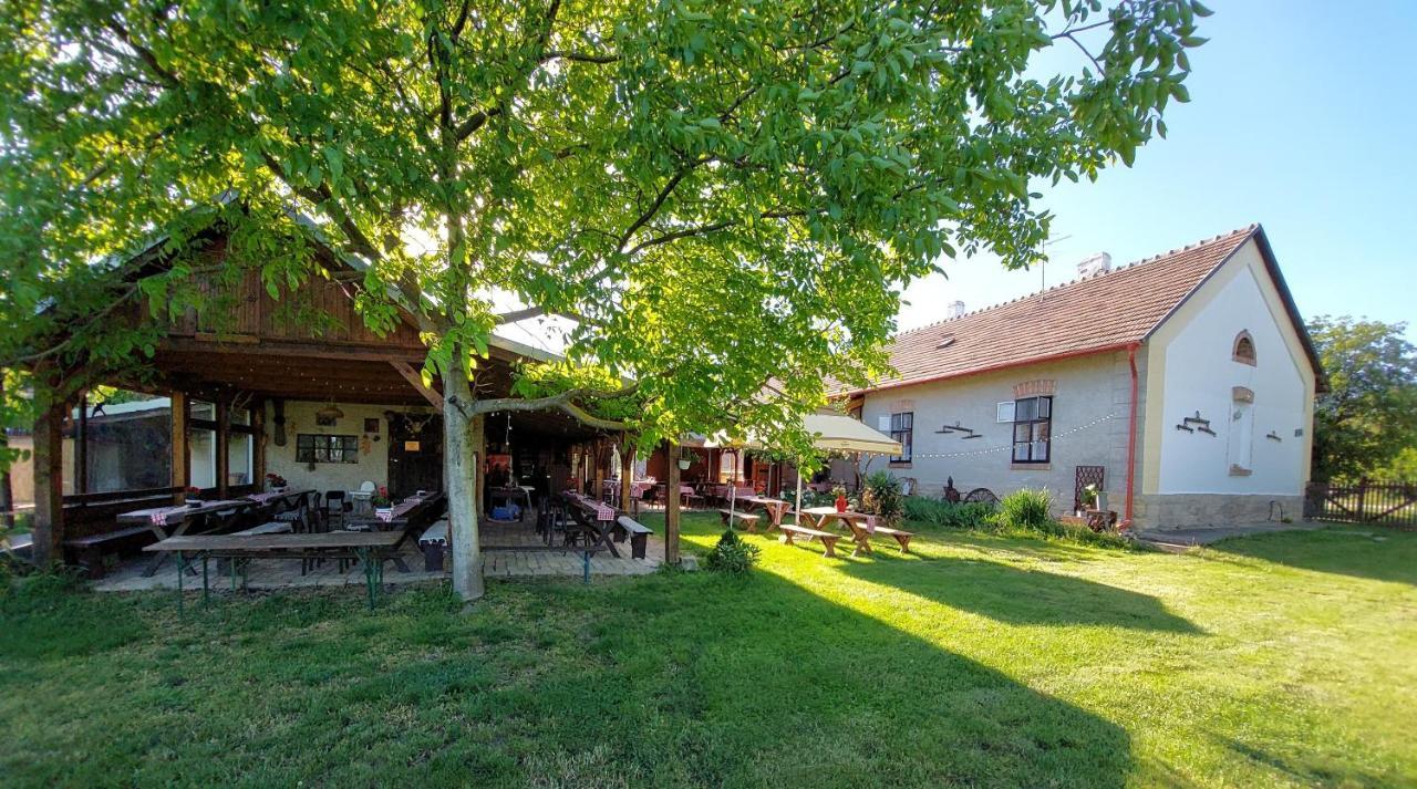 Varbalog Kazmer Szallas - Gasthaus מראה חיצוני תמונה